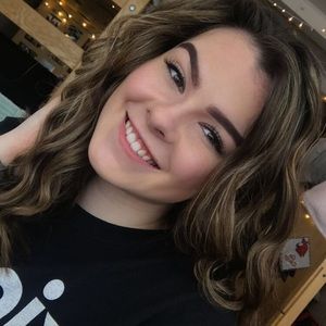 Meet your Posher, Devin